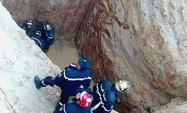 Photo de Poursuite des opérations de forage pour extraire le corps de Ayache Mahdjoubi