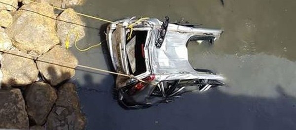 Photo de Chute d’un véhicule touristique dans les eaux de l’Oued El Harrach à Alger