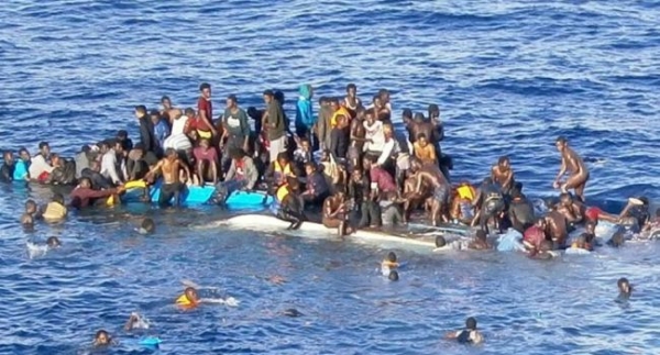 Photo de 45 personnes interceptées au large des côtes d’Aïn El Turck