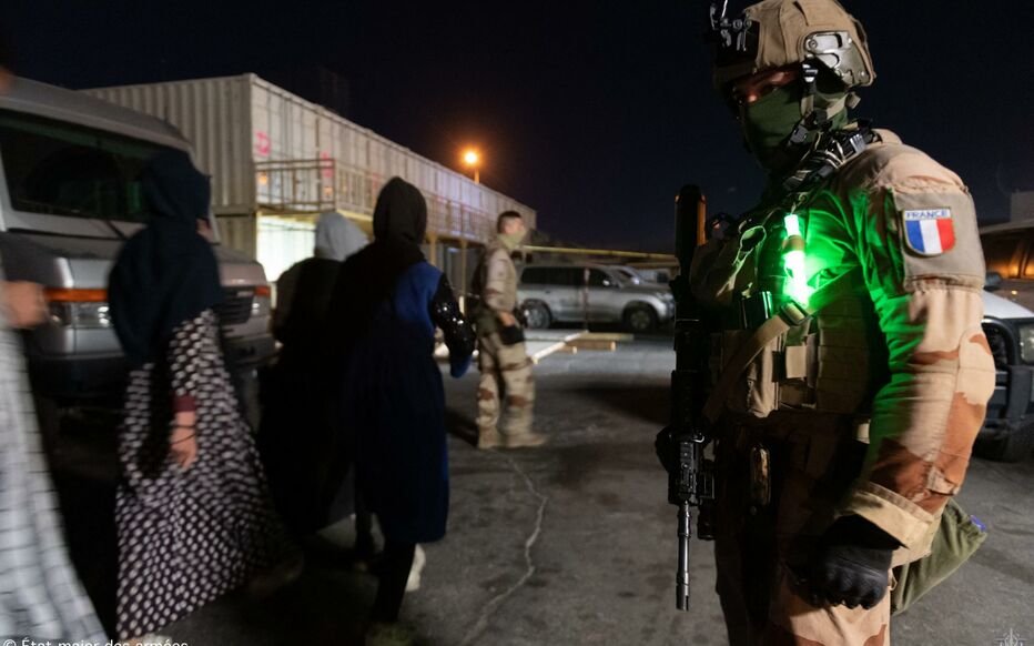Photo de L’OPÉRATION FRANÇAISE D’ÉVACUATION S’ACHÈVERA TOTALEMENT VENDREDI SOIR