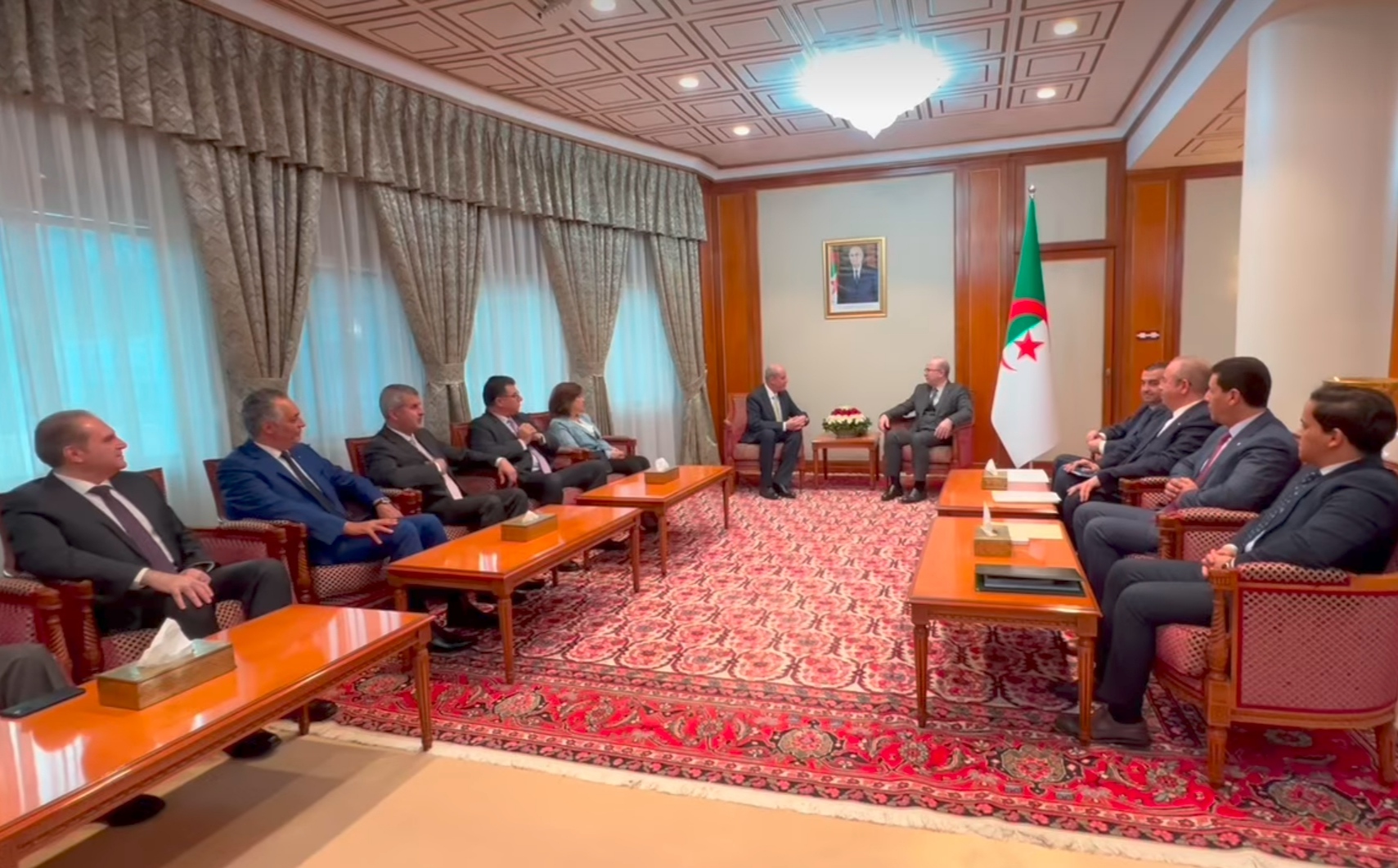 Photo de Benabderrahmane reçoit une importante délégation ministérielle jordanienne