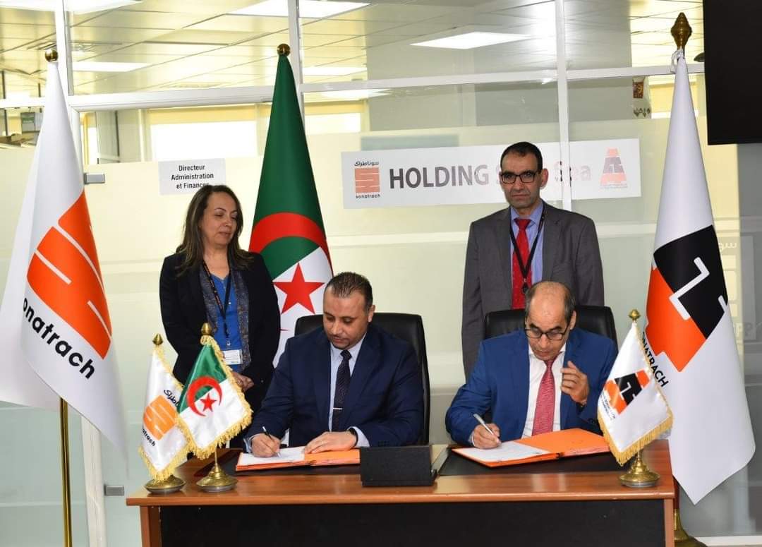 Photo de Signature du Contrat de fusion-absorption de la Société SAFIR Spa par la Société SARPI Spa