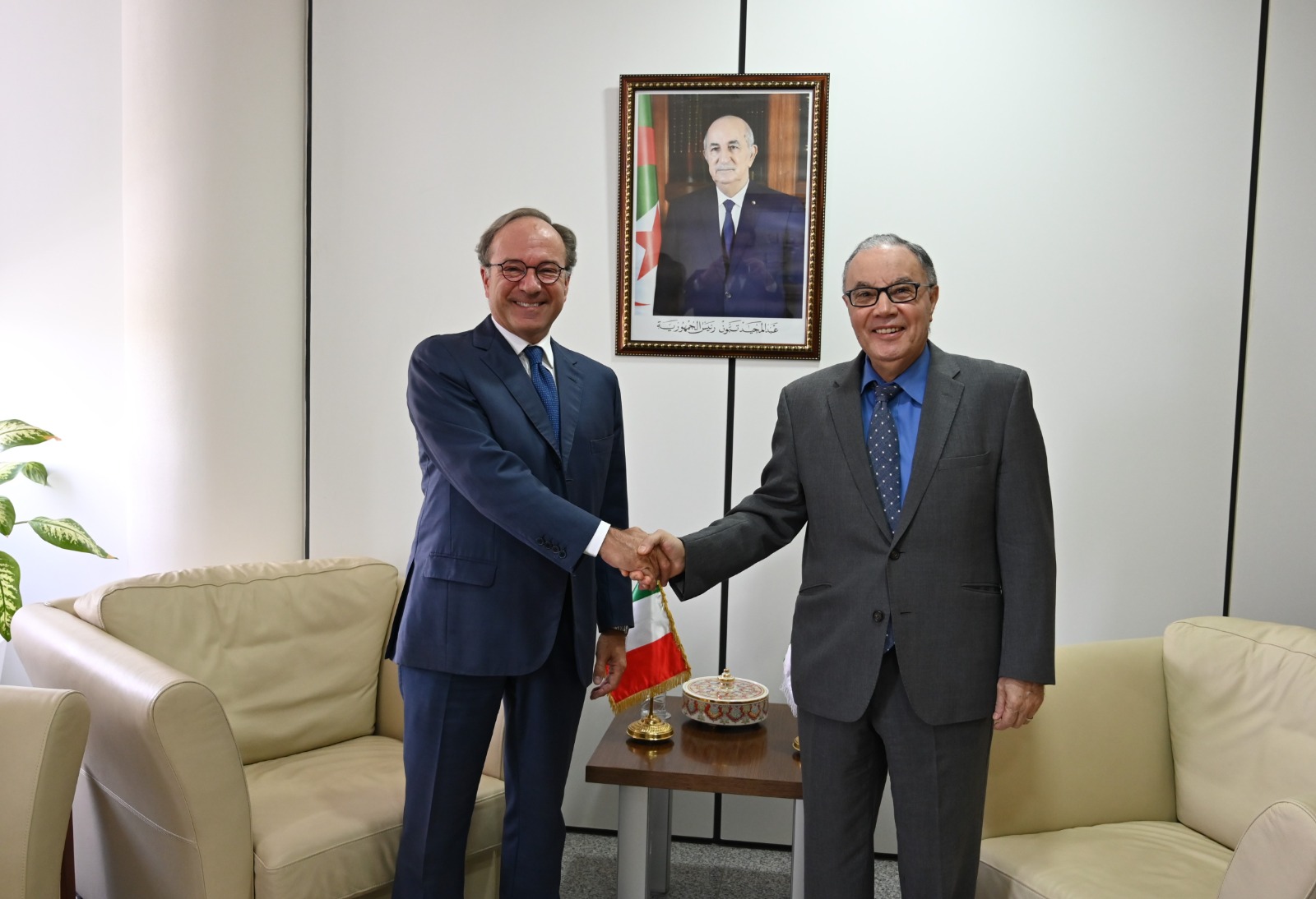 Photo de Belani s’entretient avec l’ambassadeur italien a Alger 