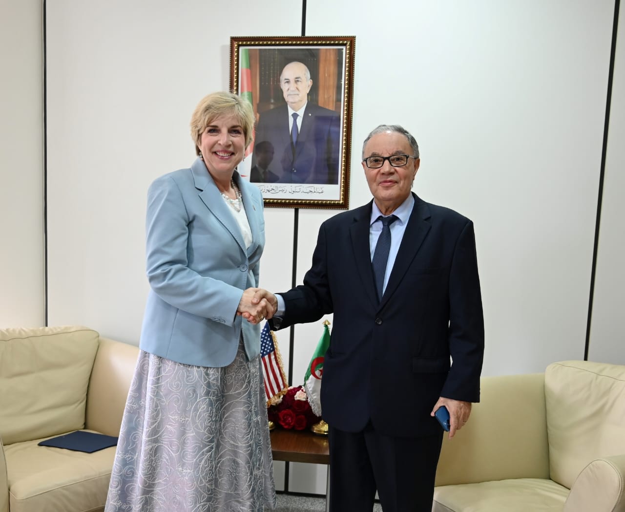 Photo de Belani s’entretient avec Elizabeth Moore Aubin