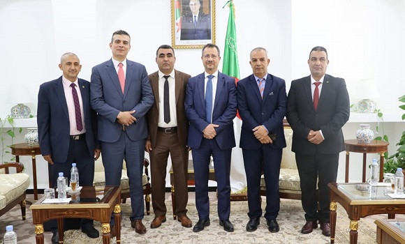 Photo de Les membres du Parlement représentant la wilaya de Naama rencontre  Rakhroukh