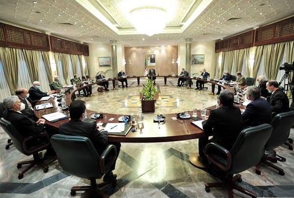 Photo de Plusieurs secteurs examinés lors de la réunion du gouvernement 