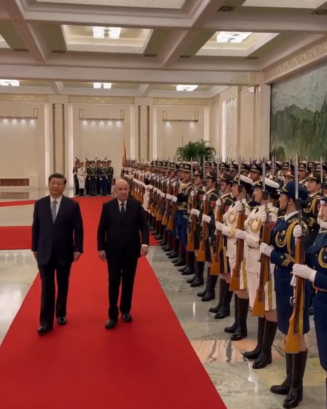 Photo de Le président Tebboune s’entretient avec son homologue chinois