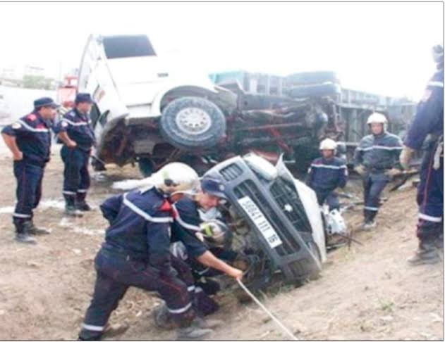 Photo de 4 personnes mortes  et 231 autres blessées à la suite de 174 accidents de voiture