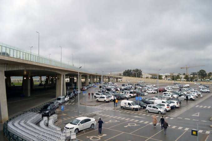 Photo de La société de gestion des installations aéroportuaires d’Alger révise la gestion de son parking