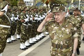 Photo de Le général d’armée Chengriha installe le nouveau chef de la Gendarmerie nationale