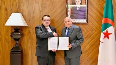 Photo de Attaf reçoit Hamzaoui en qualité de nouveau directeur de l’OMT en Algérie